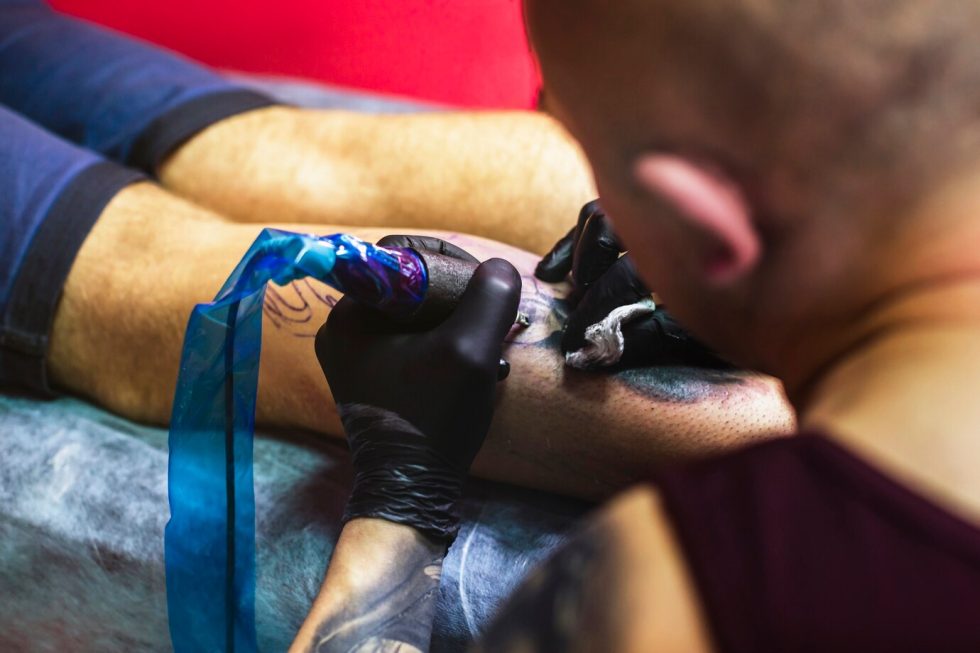 Regulaciones sobre Tatuajes en América Latina: El Caso de El Salvador en 2025